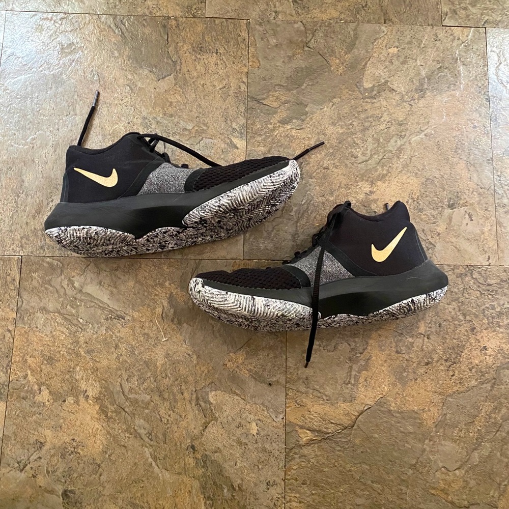 Air precision Nike basketball shoes